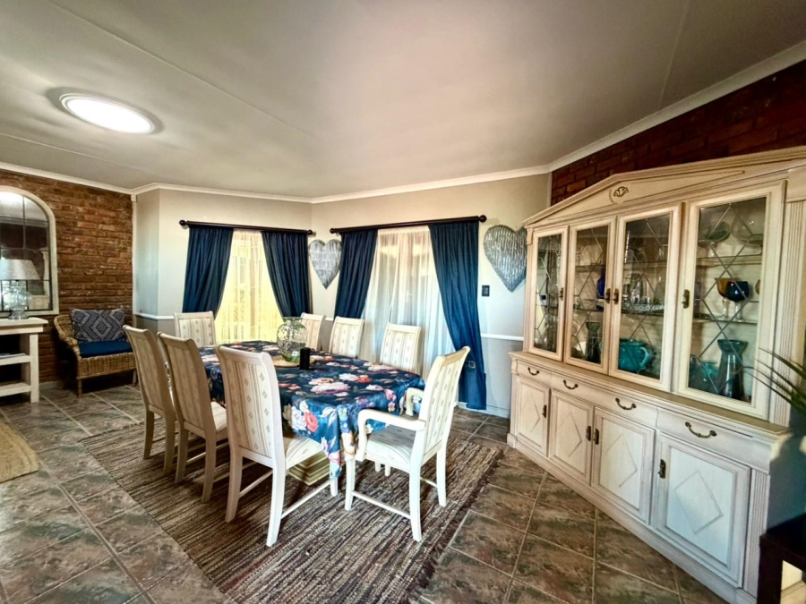 6 Bedroom Property for Sale in Heiderand Western Cape